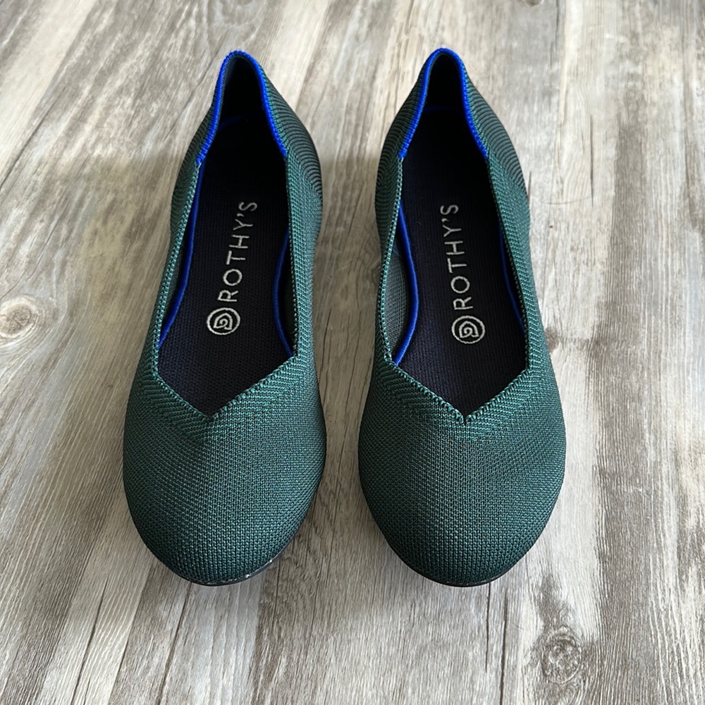 Gently Used Forrest Green Rothy’s size 8.5